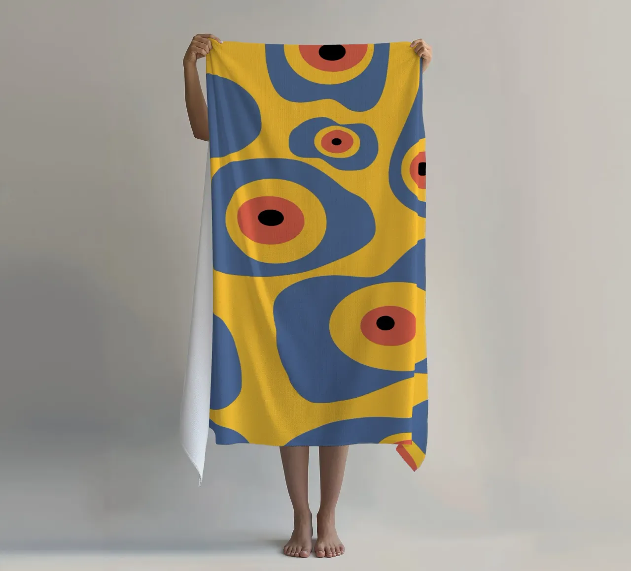 Boze ogen patroon strandhanddoek van Little Dean