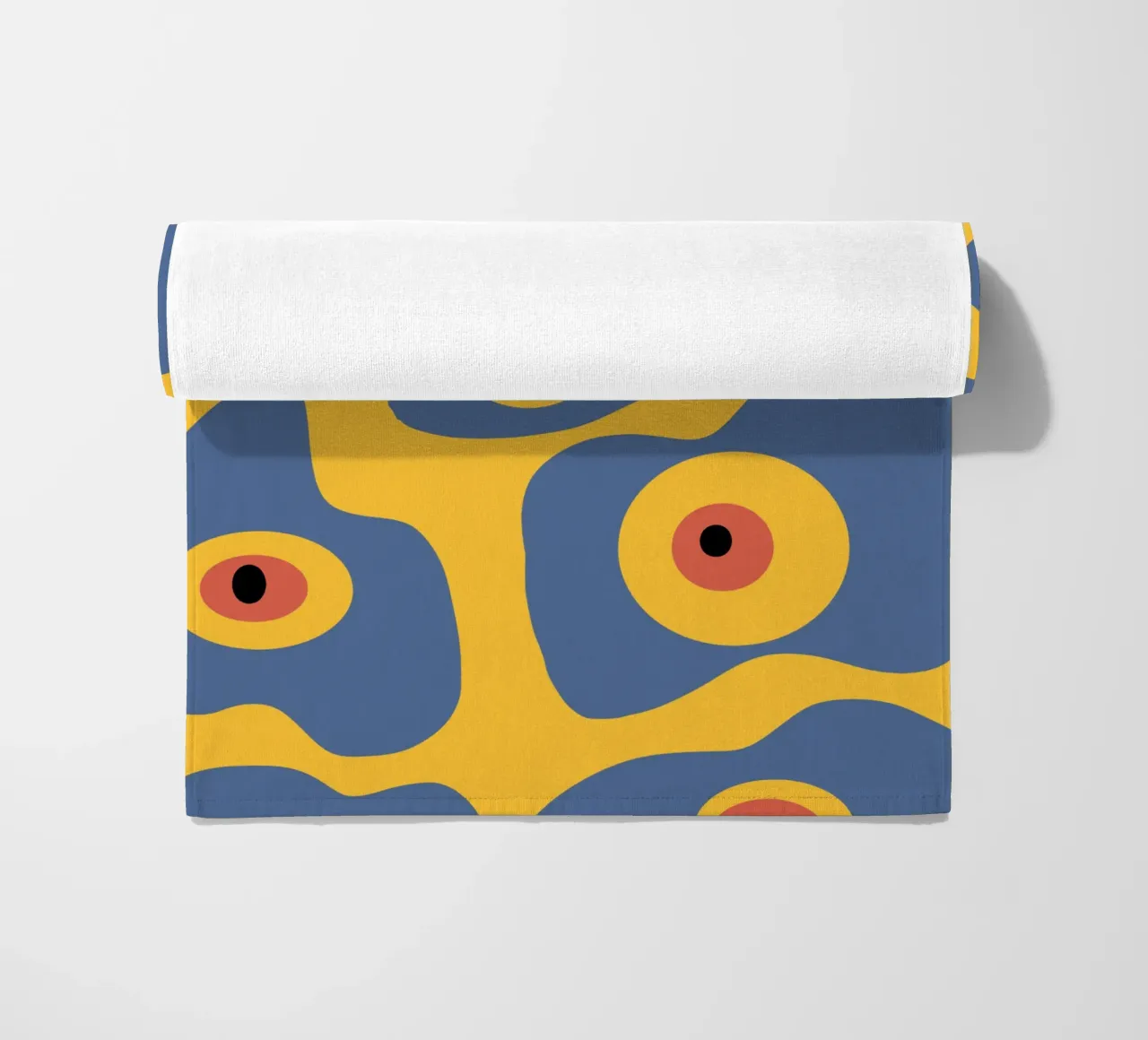 Boze ogen patroon strandhanddoek van Little Dean