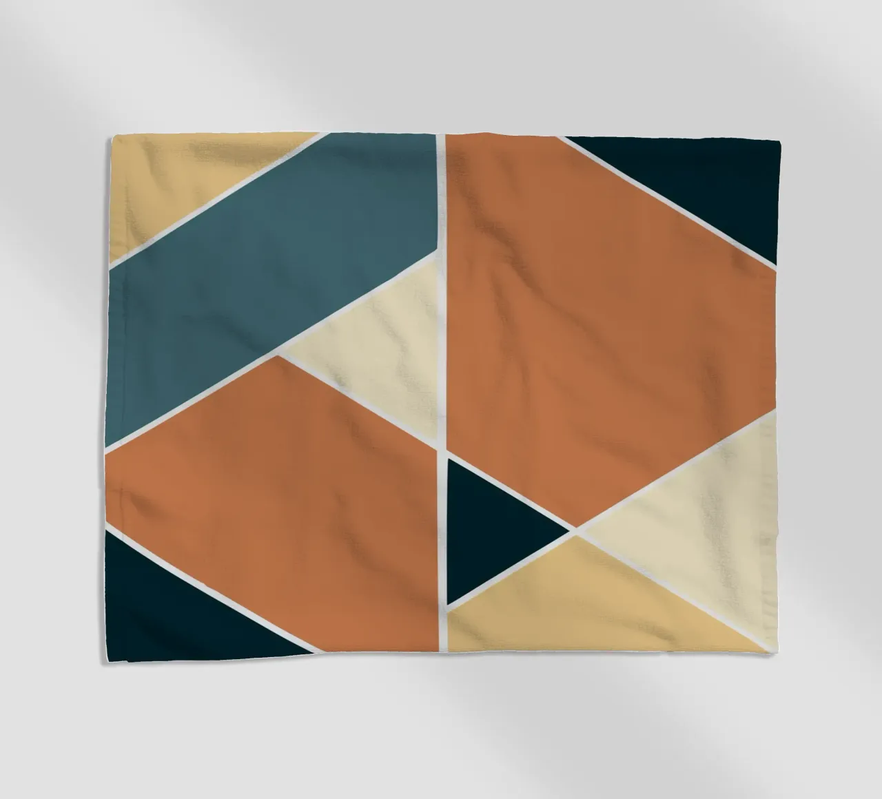 Geometrisch tegelpatroon strandhanddoek van Little Dean