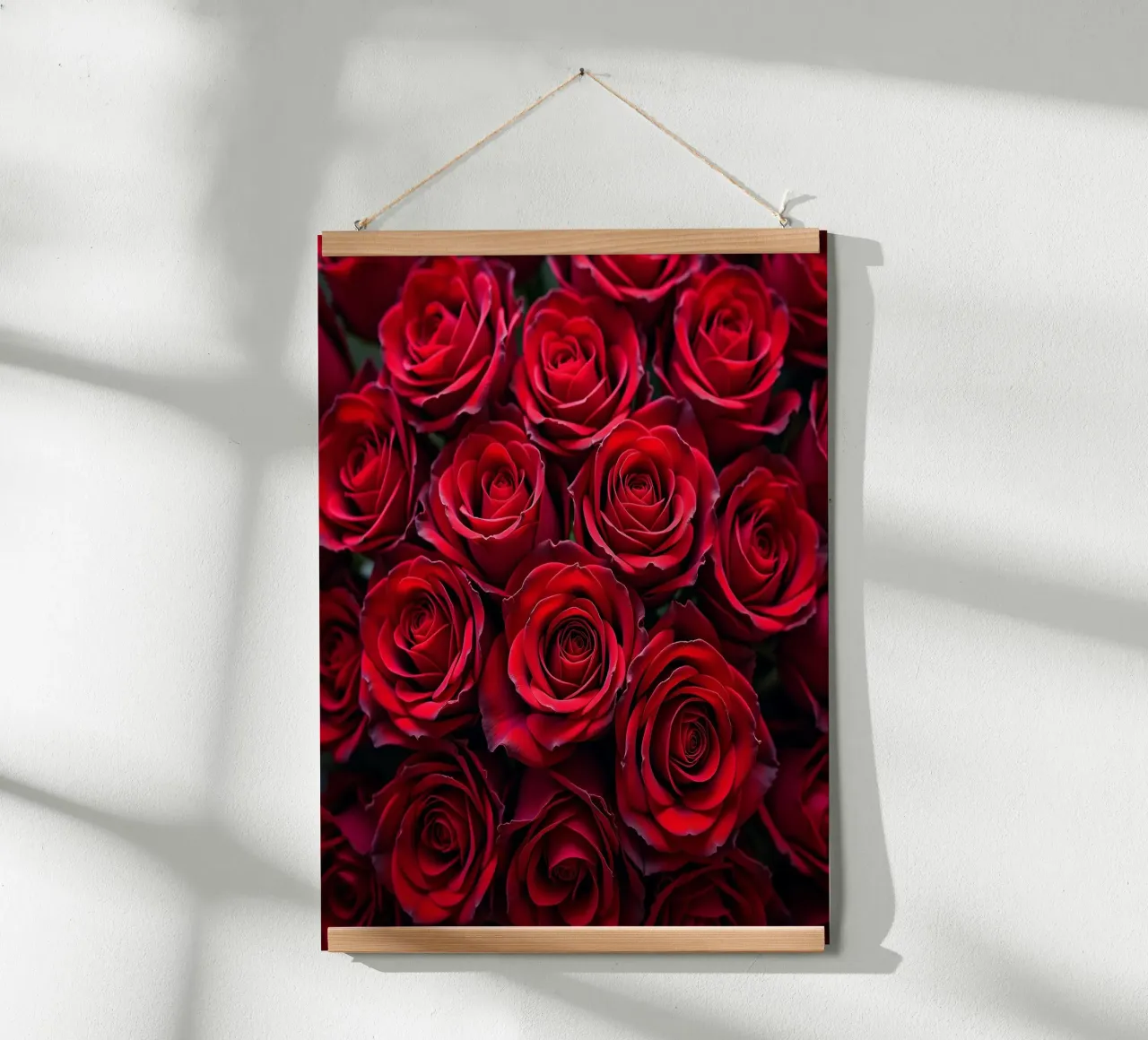 Rose_rosse poster con telaio in alluminio da Farb- und Blütenzauber by LK