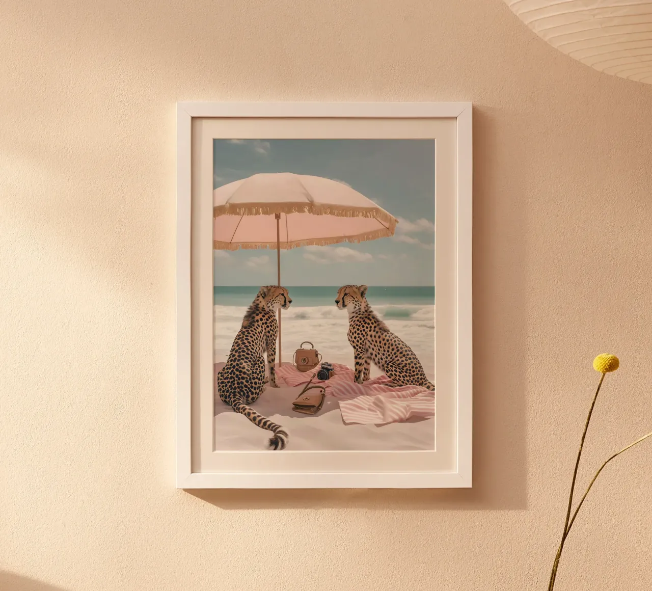 Appuntamento in spiaggia Chic Cheetahs | Scena costiera pastello poster con telaio in alluminio da dawnthesea