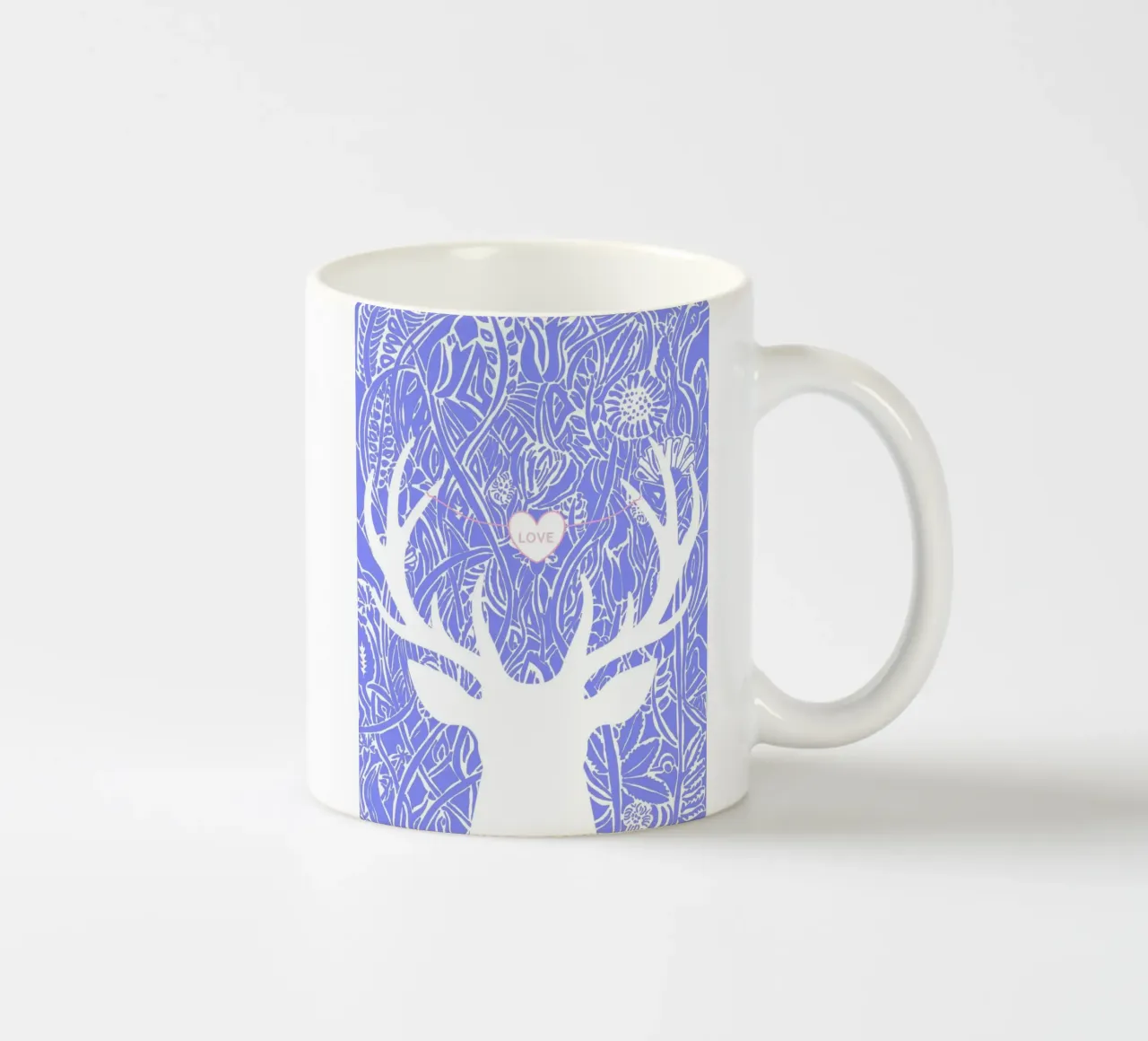 Amore - Cervo bianco davanti a viticci di fiori tazza in ceramica da PaperLine Art