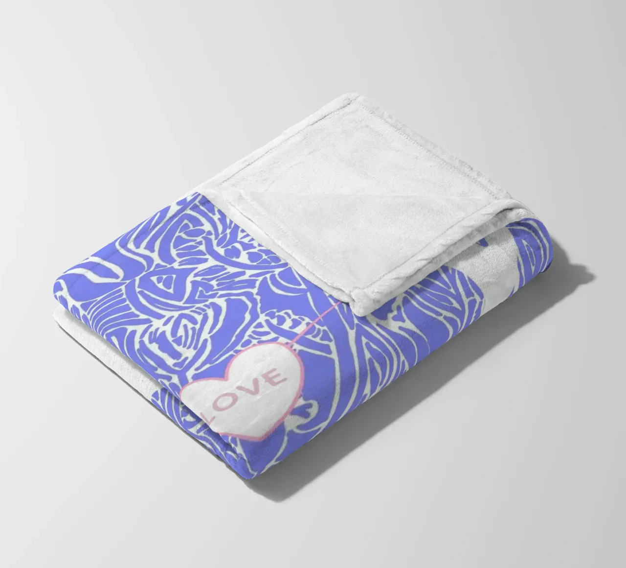Amore - Cervo bianco davanti a viticci di fiori coperta in pile da PaperLine Art