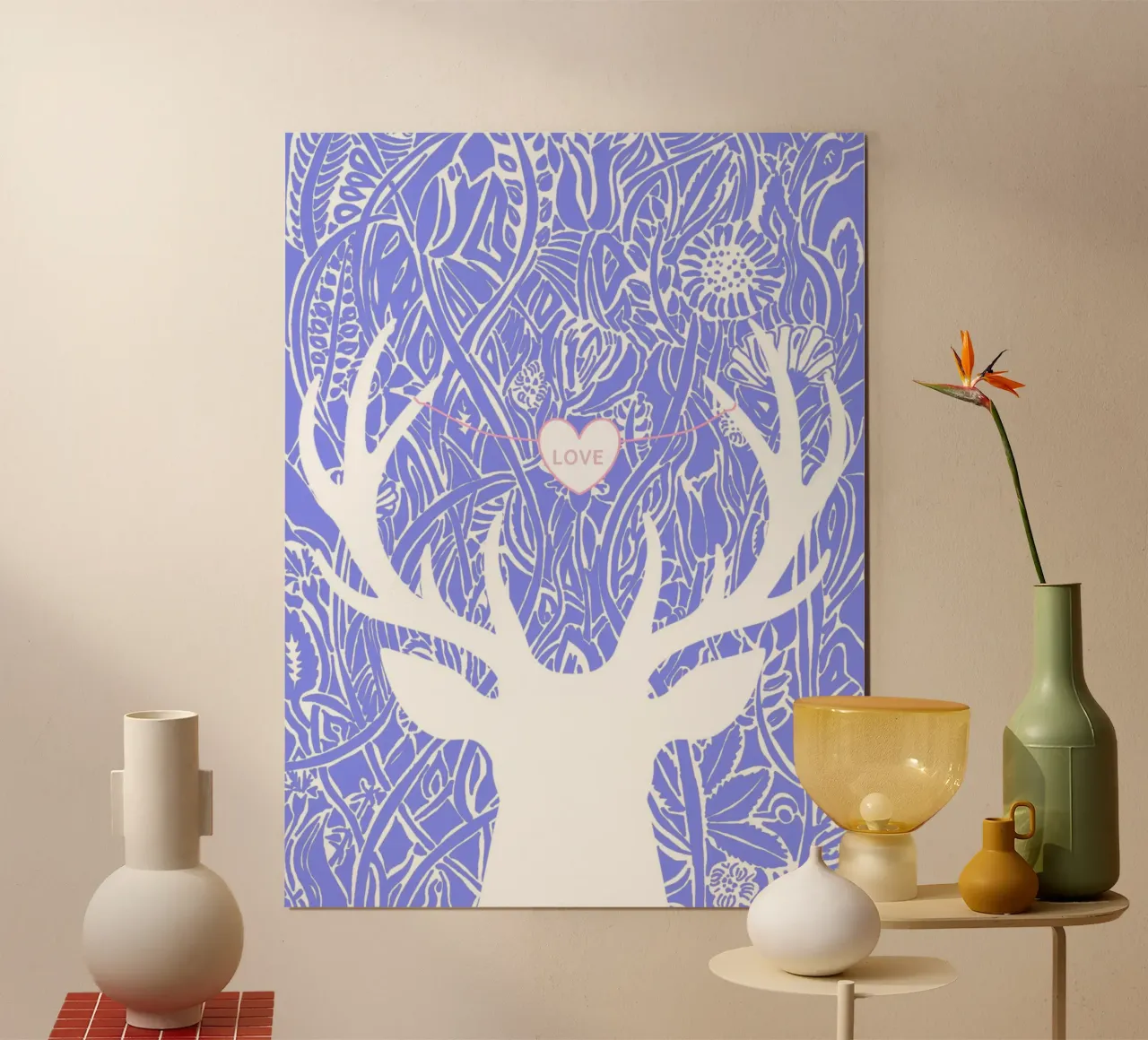 Amore - Cervo bianco davanti a viticci di fiori poster con telaio in plastica da PaperLine Art