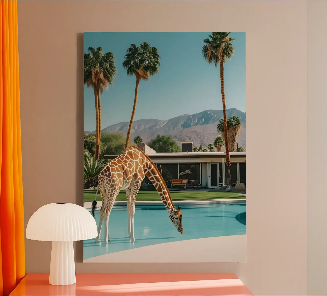Giraffe am Pool, Moderner Kunstdruck aus der Jahrhundertmitte Leinwand mit Schattenfugenrahmen von dawnthesea