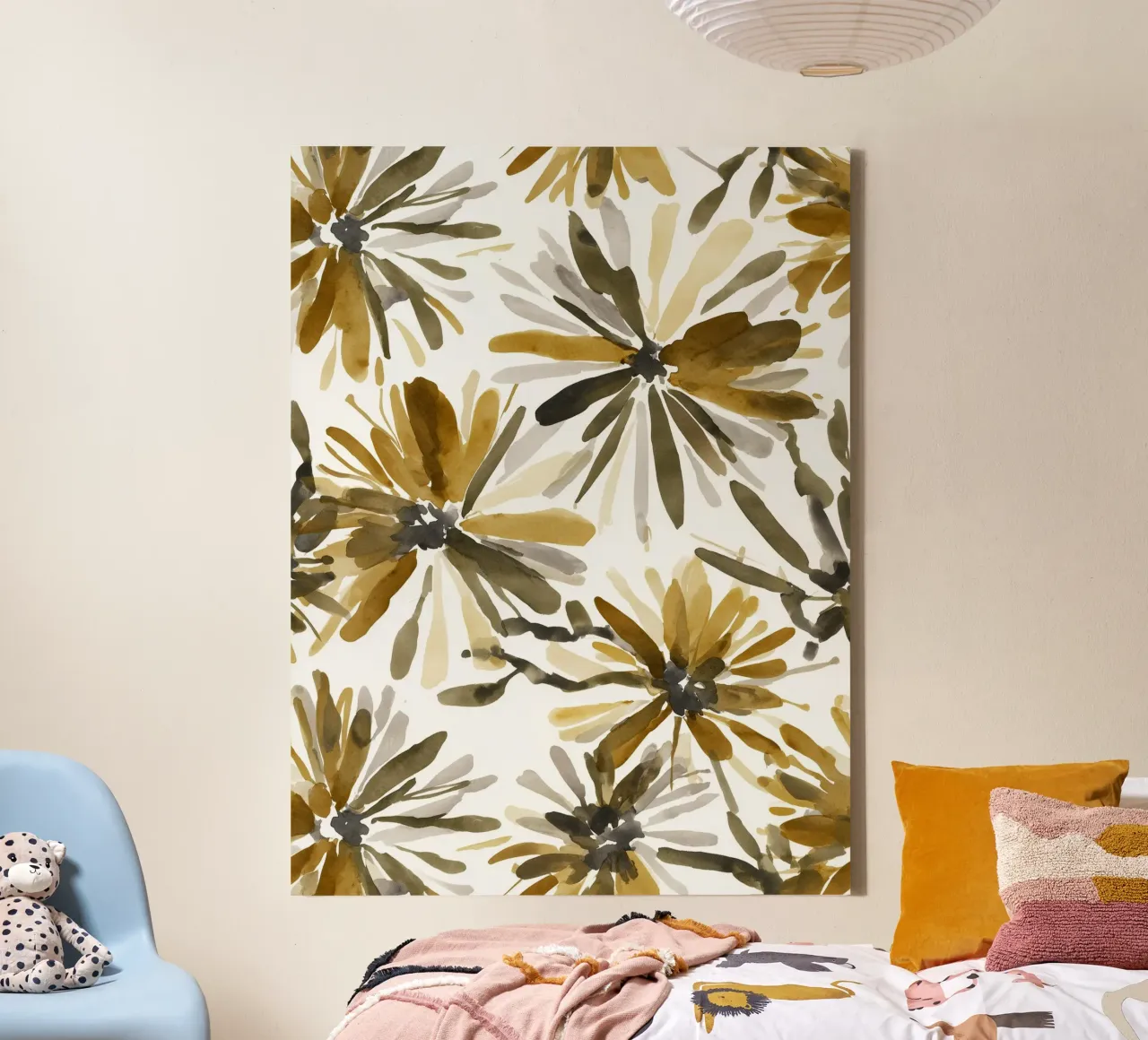 Golden Bloom Abstract Leinwand mit Schattenfugenrahmen von Sophia Calder Studio