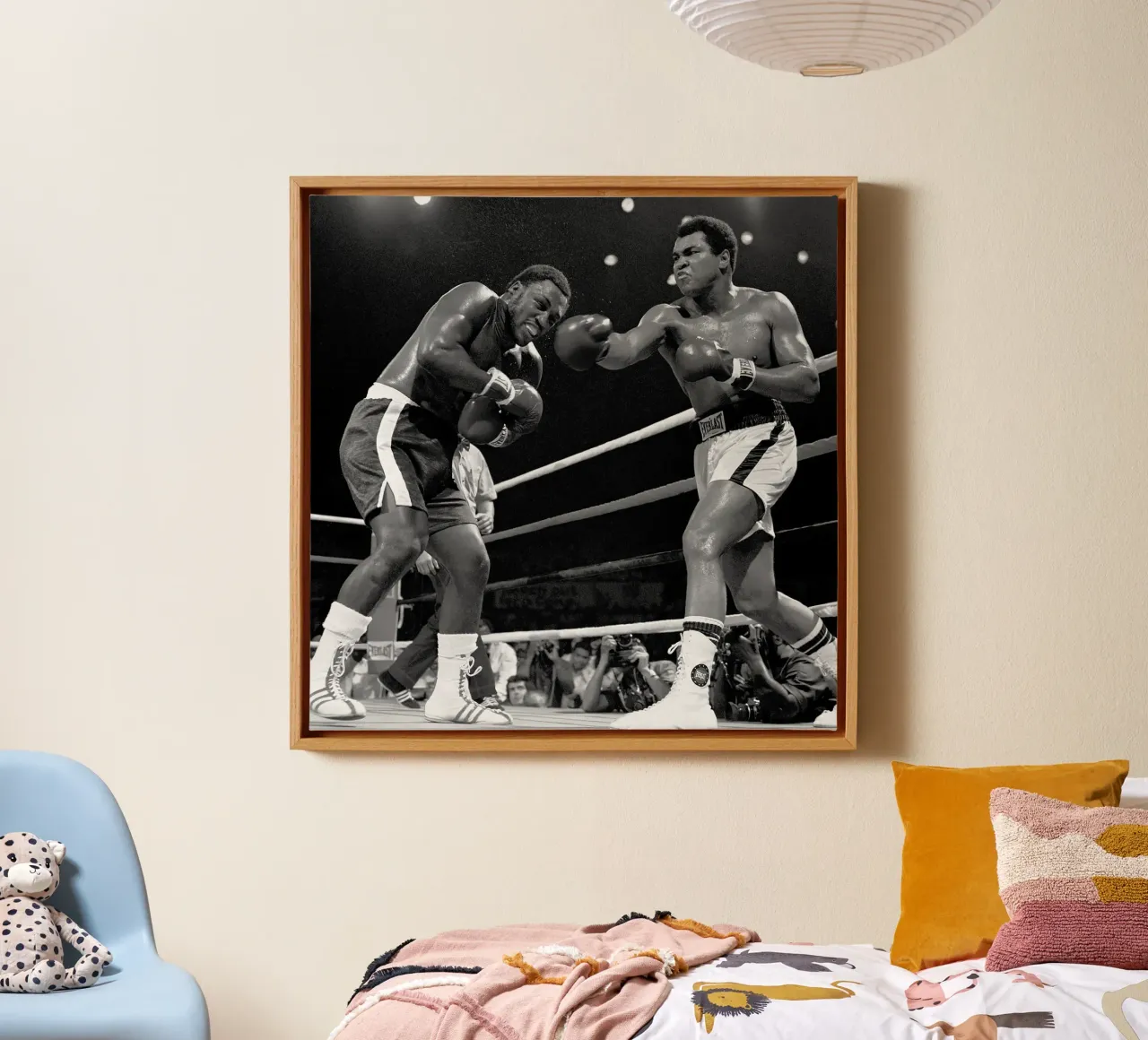 Ali vs Joe Frazier tela con Cornice a cassetta da Coreyalbert