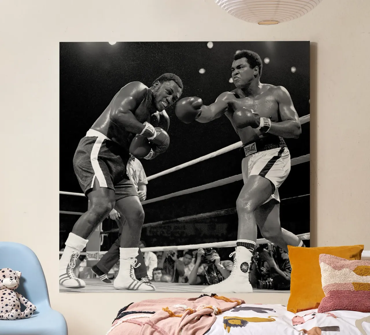 Ali vs Joe Frazier tela con Cornice a cassetta da Coreyalbert