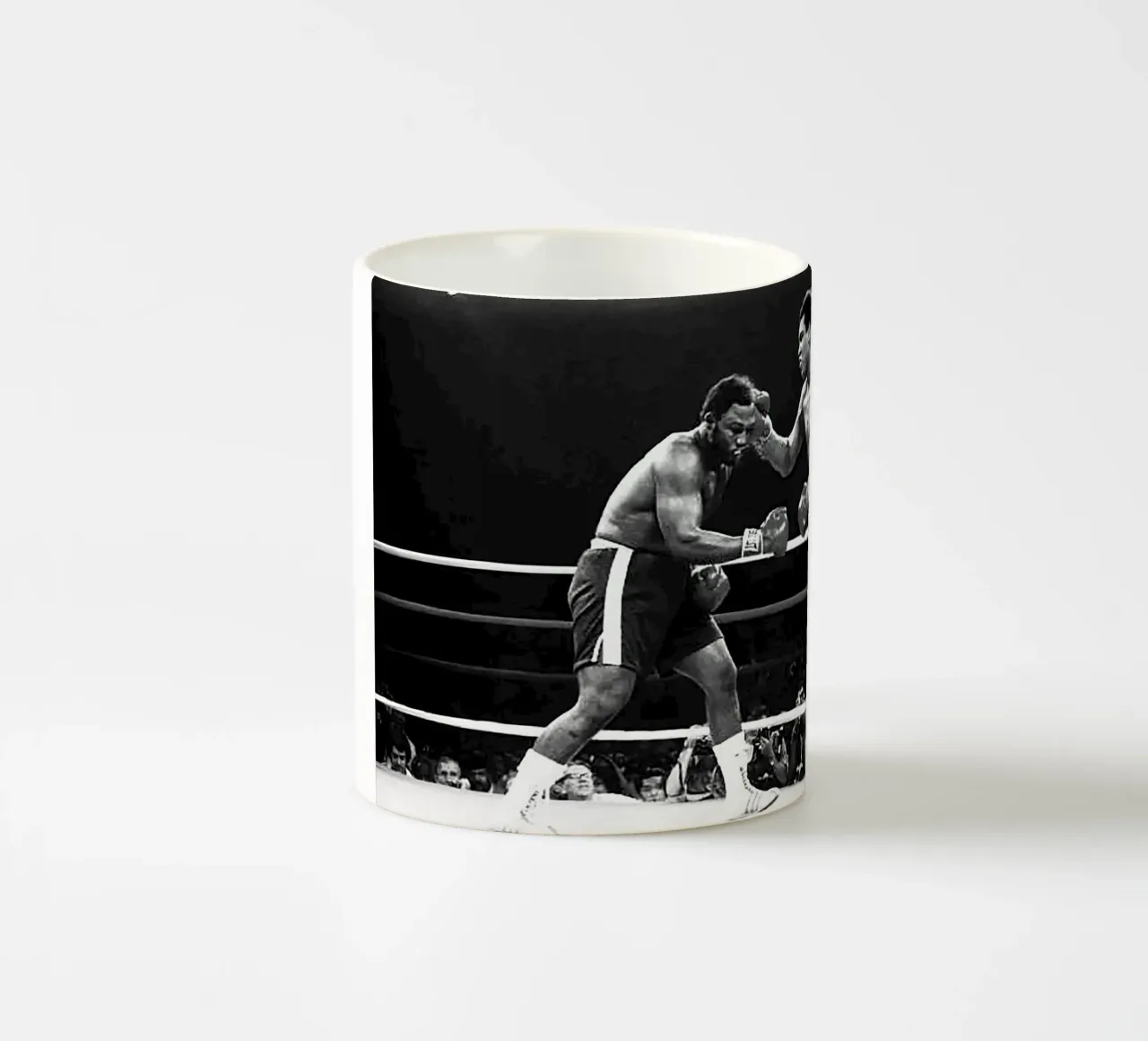 Muhammad Ali vs. Joe Frazier Keramik Tasse von Coreyalbert
