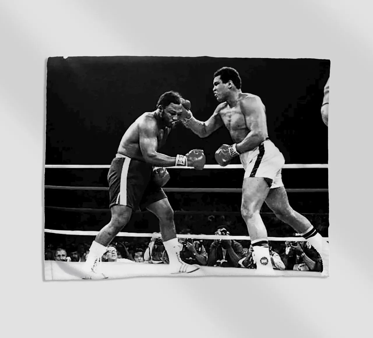 Muhammad Ali vs. Joe Frazier Strandtuch von Coreyalbert
