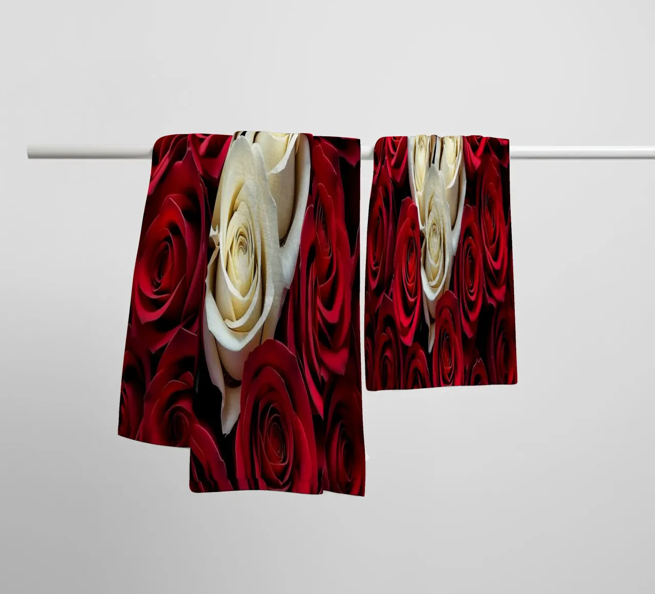 Rose_rosso_bianco_2 asciugamano da bagno da Farb- und Blütenzauber by LK