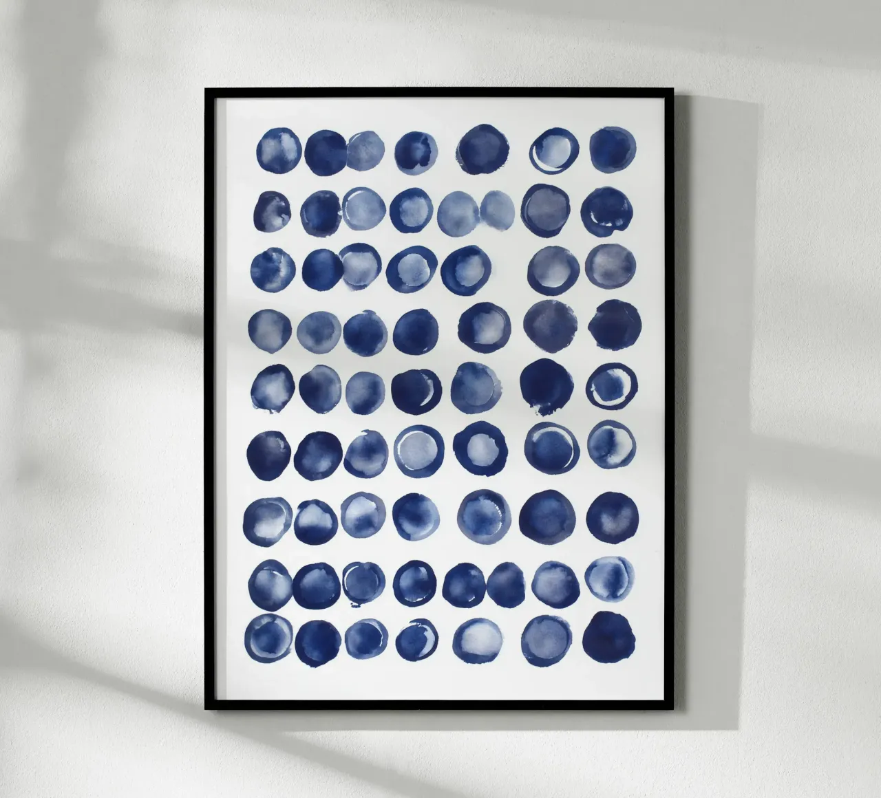 Cerchi indaco poster con telaio in plastica da Seed & Signal
