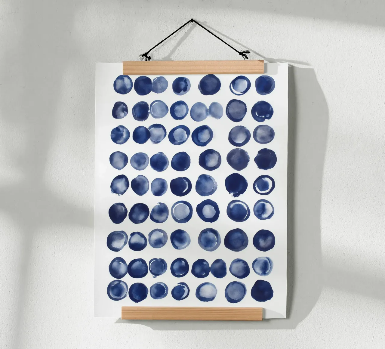 Cerchi indaco poster con telaio in plastica da Seed & Signal