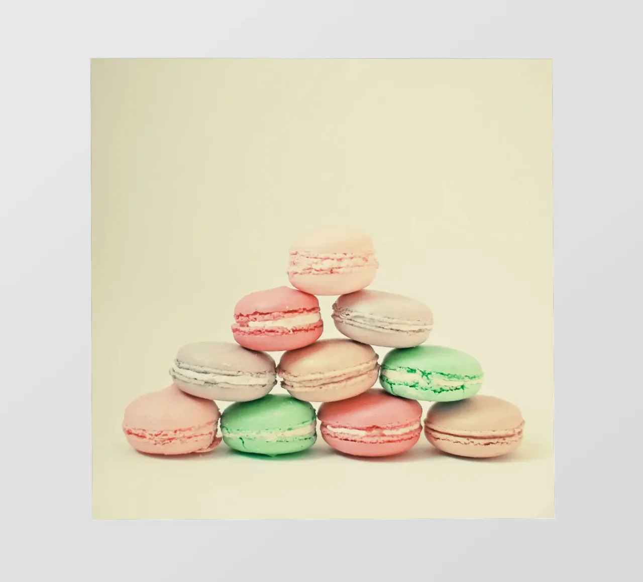 Macarons francesi pellicola backlit da Cassia Beck Photography