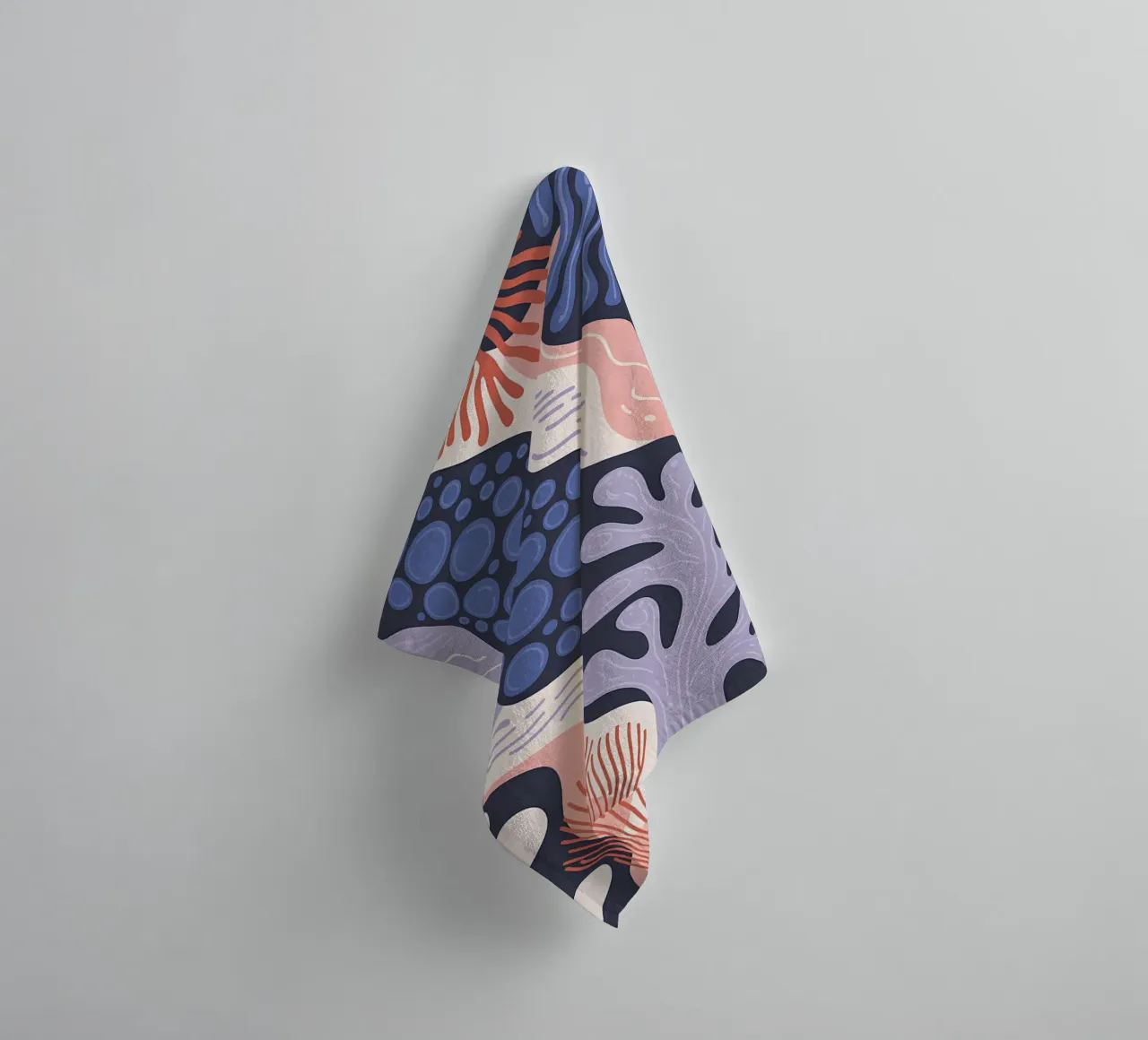 Abstract rif in blauw en roze badhanddoek van Plain Thoughts