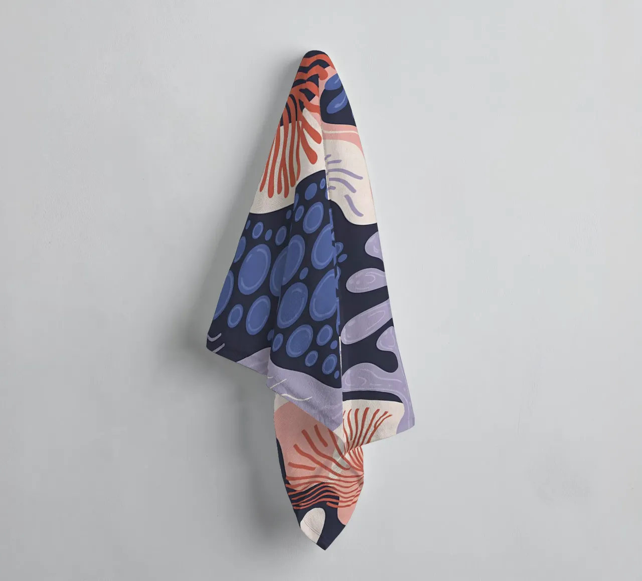 Abstract rif in blauw en roze badhanddoek van Plain Thoughts