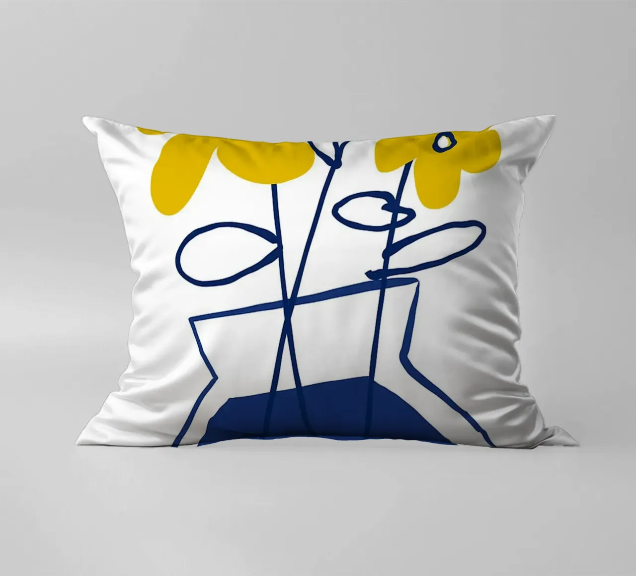 Fiori gialli in vaso blu cuscino da Liam Johnson
