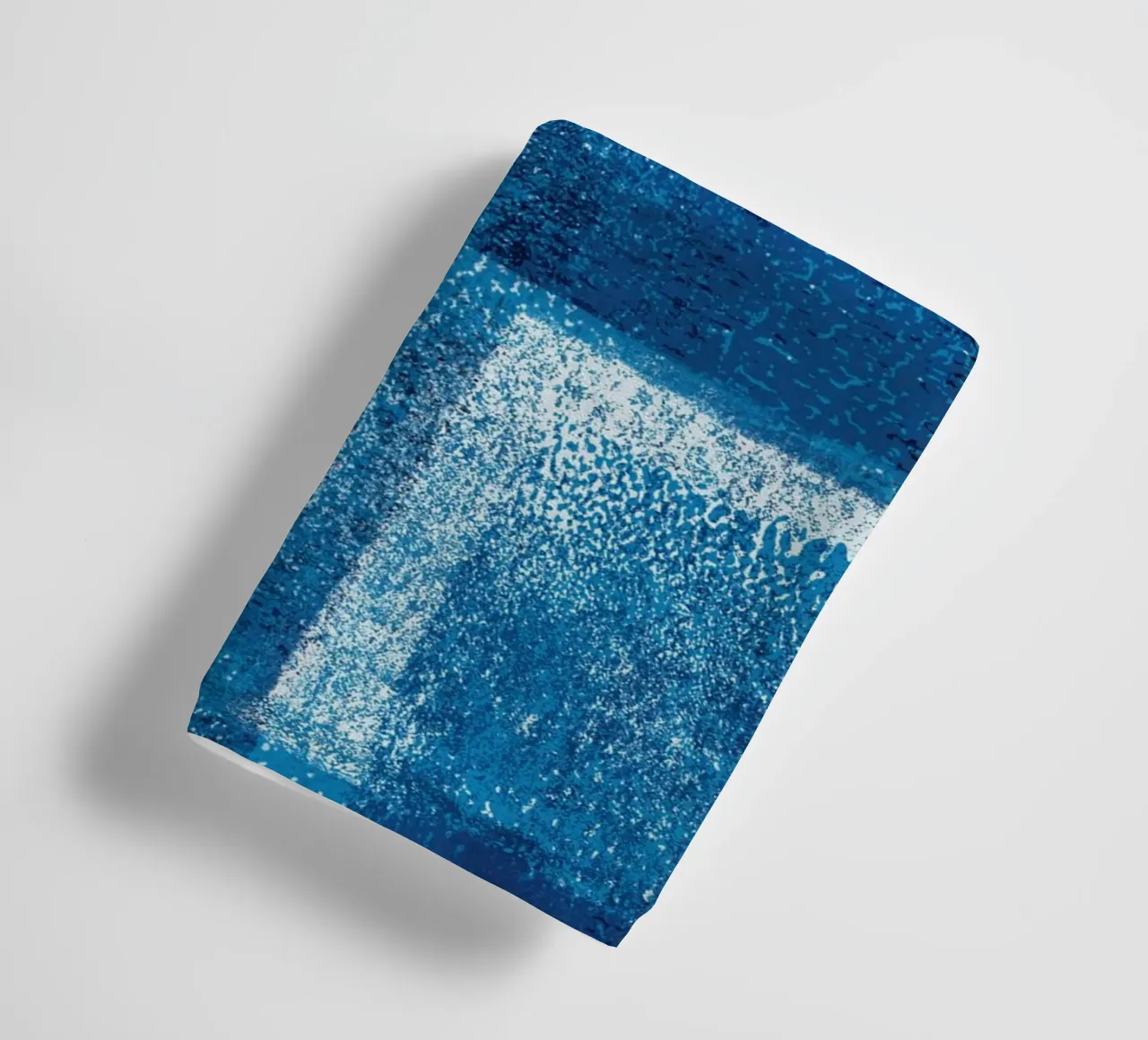 Surfaces 17 | Cyan, White and Dark Blue asciugamano da bagno da sabidussi