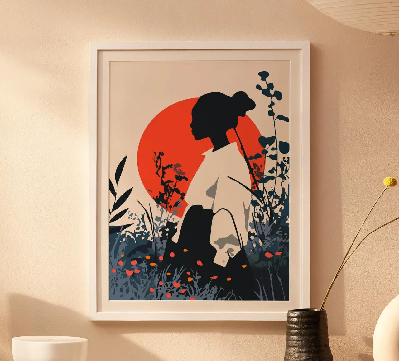 Silhouette di donna in campo rosso sole Illustrazione artistica minimalista poster con telaio in plastica da Charlotte Gagnon