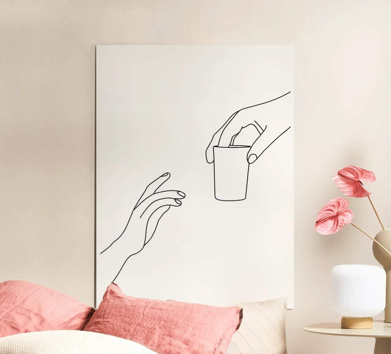 Mano che offre una tazza Line art minimalista poster con telaio in legno da Charlotte Gagnon