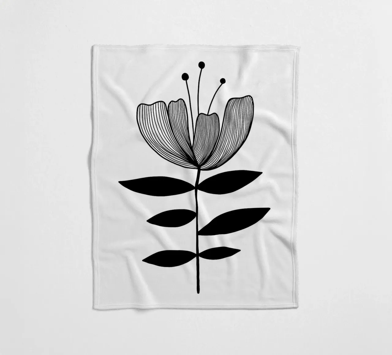 Illustrazione floreale in bianco e nero coperta in pile da Hiroto Mori