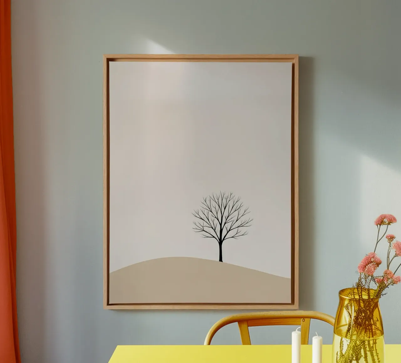 Eenzaamheid op zand - Minimalistisch boom silhouet canvas met Baklijst van Hiroto Mori