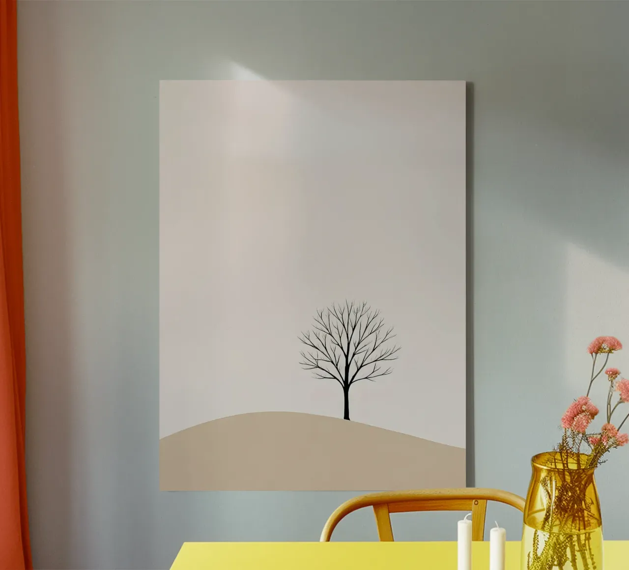 Eenzaamheid op zand - Minimalistisch boom silhouet canvas met Baklijst van Hiroto Mori