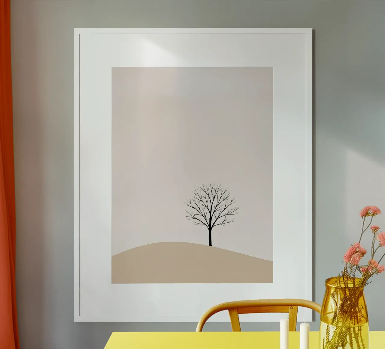 Solitudine sulla sabbia - Silhouette di albero minimalista poster con telaio in plastica da Hiroto Mori