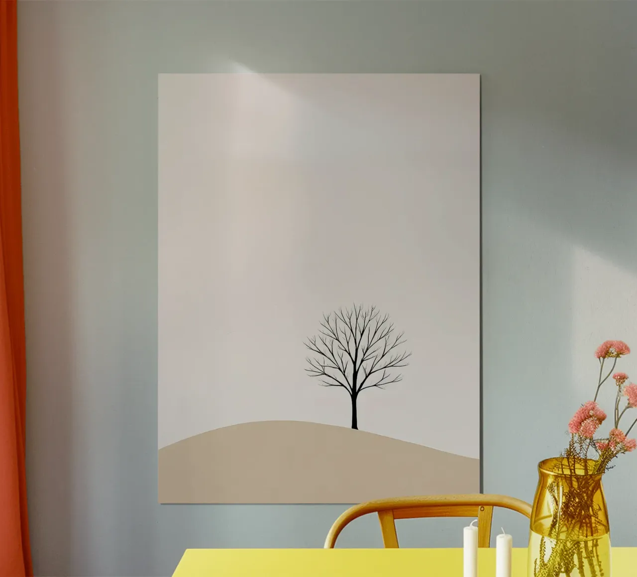 Solitudine sulla sabbia - Silhouette di albero minimalista poster con telaio in plastica da Hiroto Mori