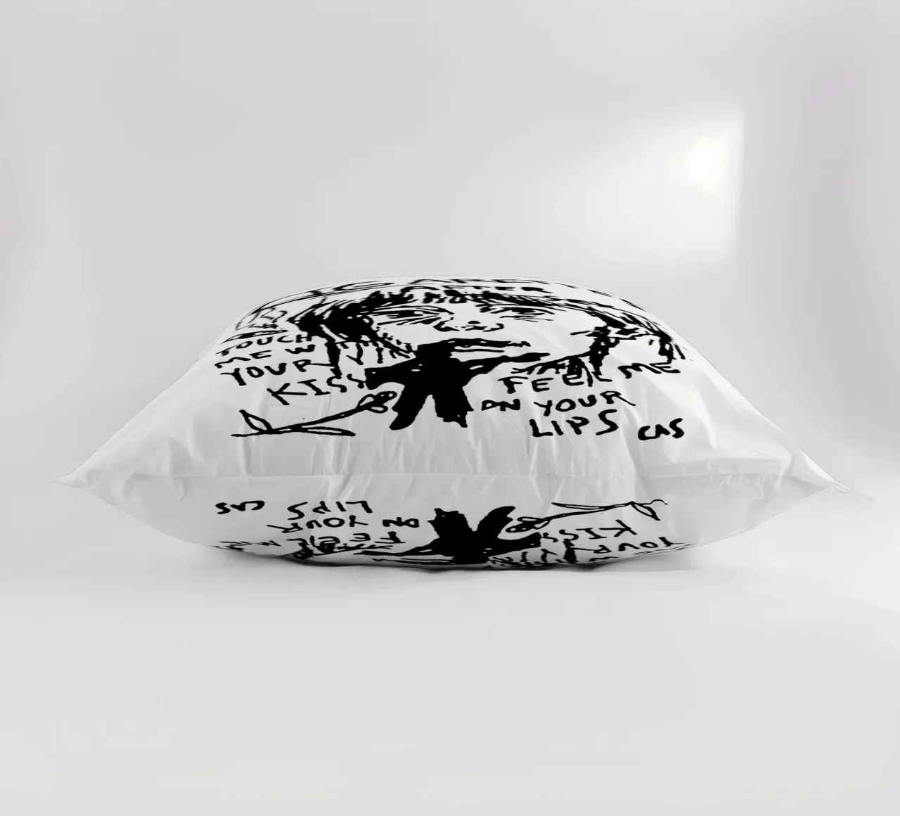 Tocca il tuo bacio - Cigarette AFter X cuscino da igoshdesigns