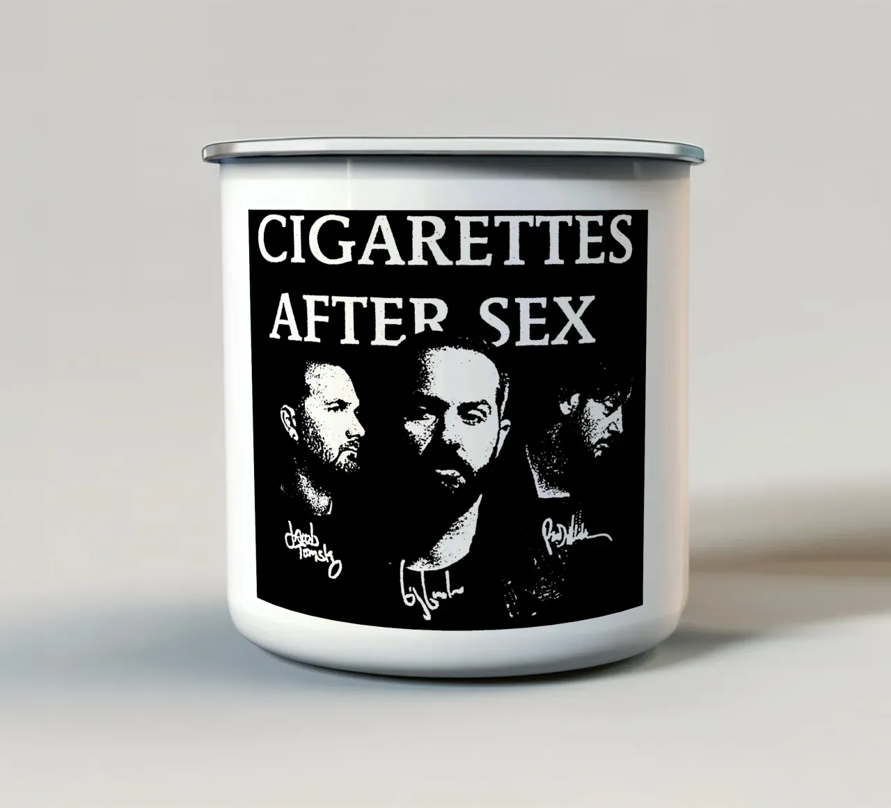 Apocalisse - Sillhouette nero profondo tazza in smalto da igoshdesigns