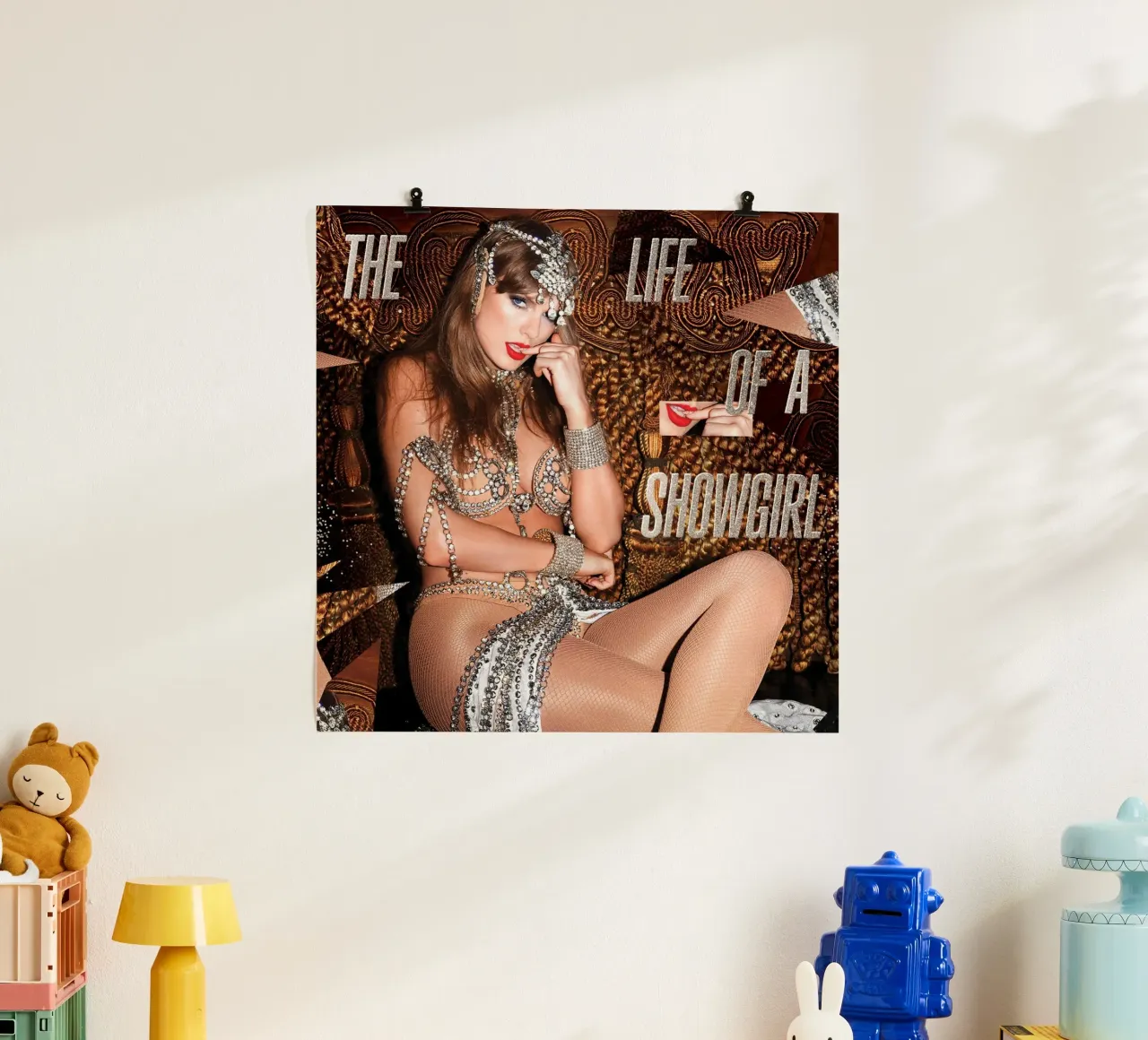 taylor swift - showgirl poster con telaio in plastica da AudioLibrary
