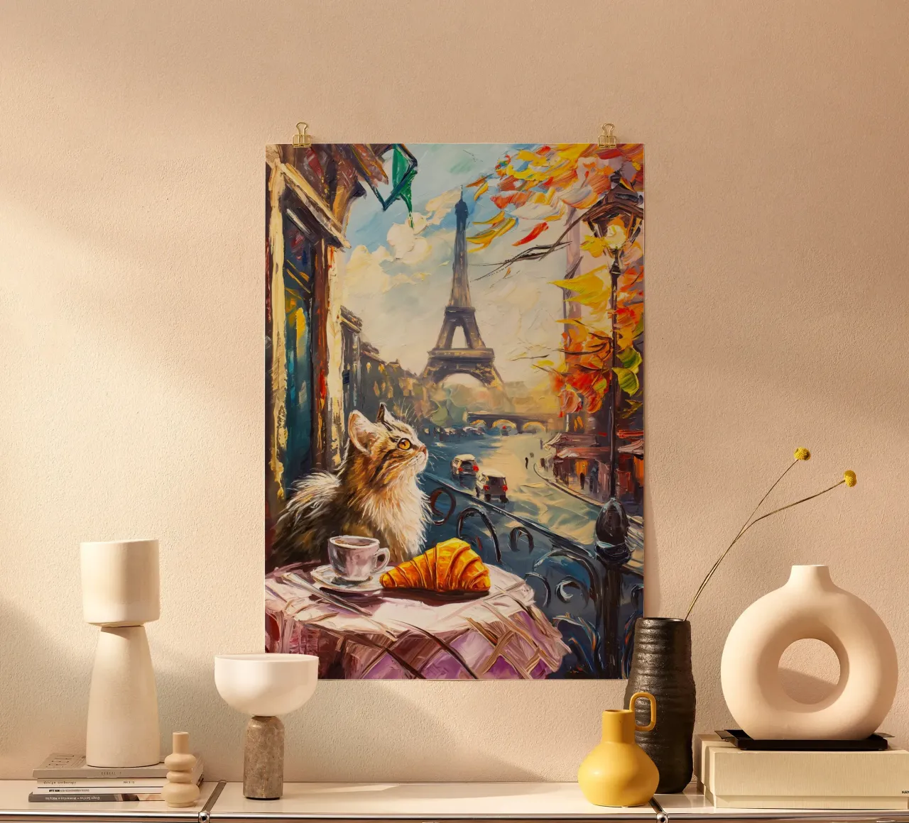 Gatto parigino con croissant e caffè poster con telaio in plastica da Cyberpunk Canvas