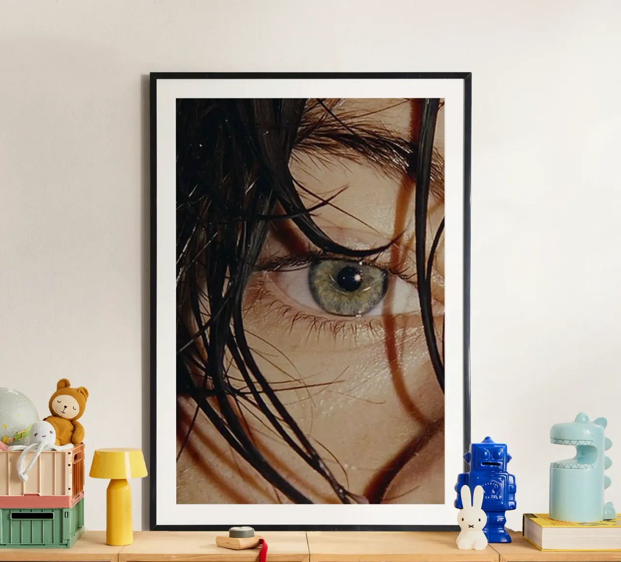 Beautiful Eye From Harry Styles Poster poster con telaio in plastica da Retro Store