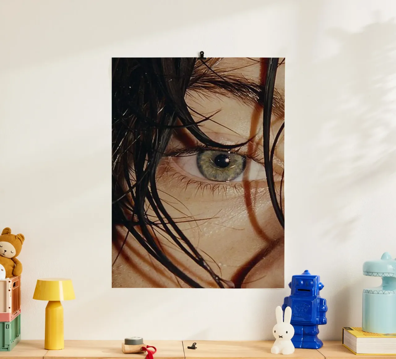 Beautiful Eye From Harry Styles Poster poster con telaio in plastica da Retro Store