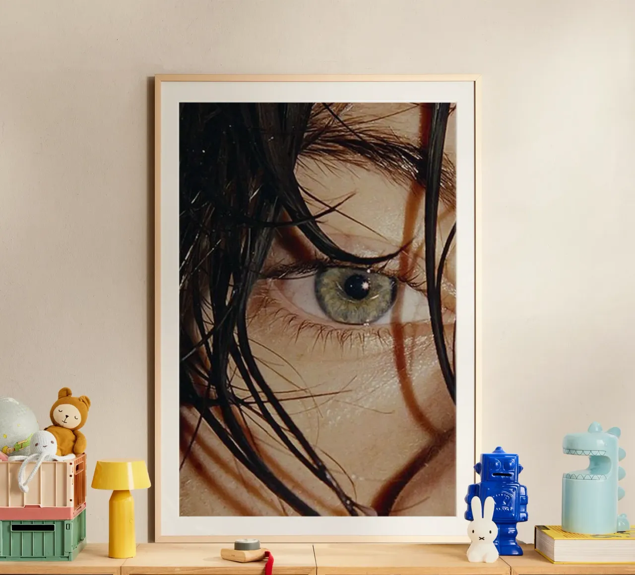 Beautiful Eye From Harry Styles Poster poster con telaio in plastica da Retro Store