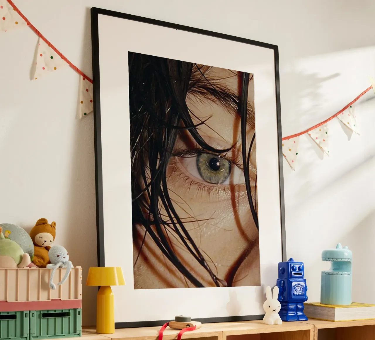 Beautiful Eye From Harry Styles Poster poster con telaio in plastica da Retro Store