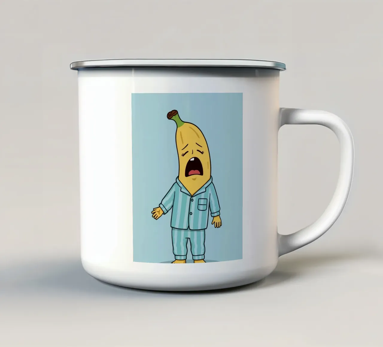 Simpatica banana in pigiama che sbadiglia tazza in smalto da DesignDoodle