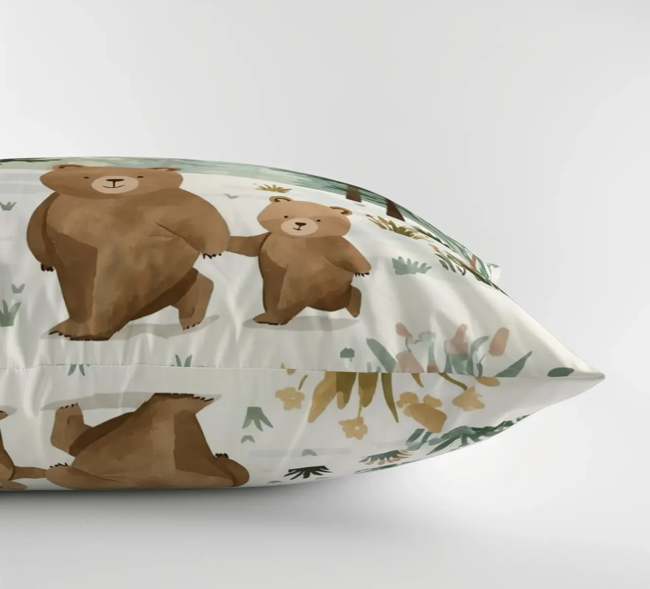 Mère et son ourson dans une forêt froide et enneigée coussin de DesignDoodle