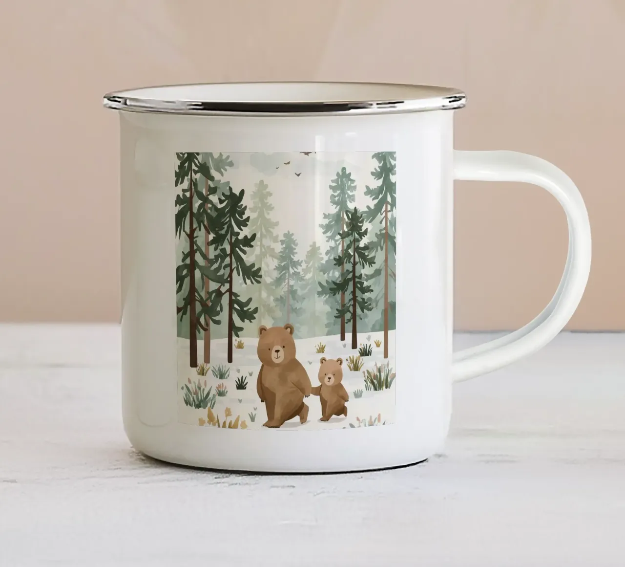 Madre e il suo cucciolo di orso nella fredda foresta innevata tazza in smalto da DesignDoodle