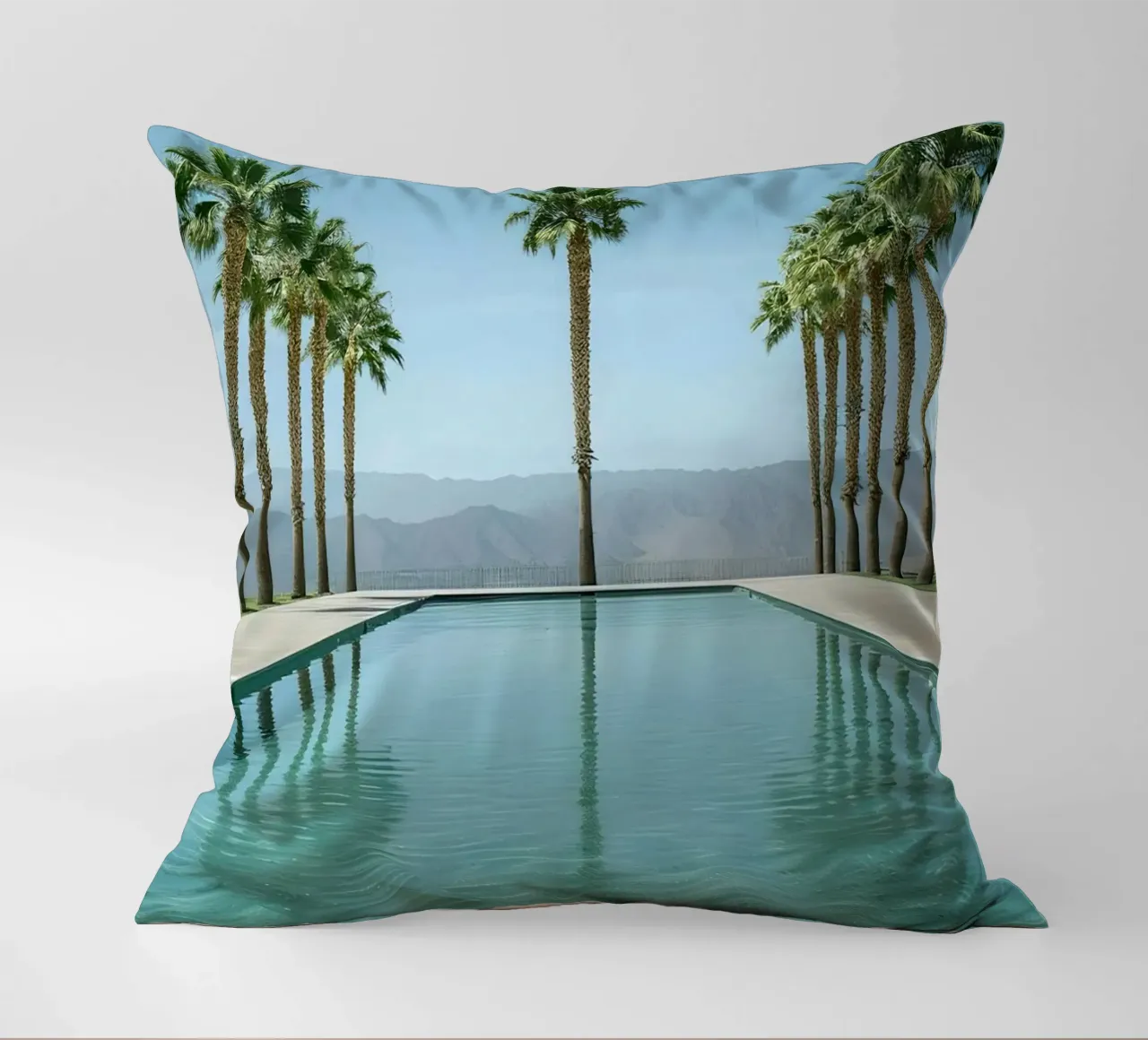 Palm Trees In The Pool cuscino da Leonard Barreiro