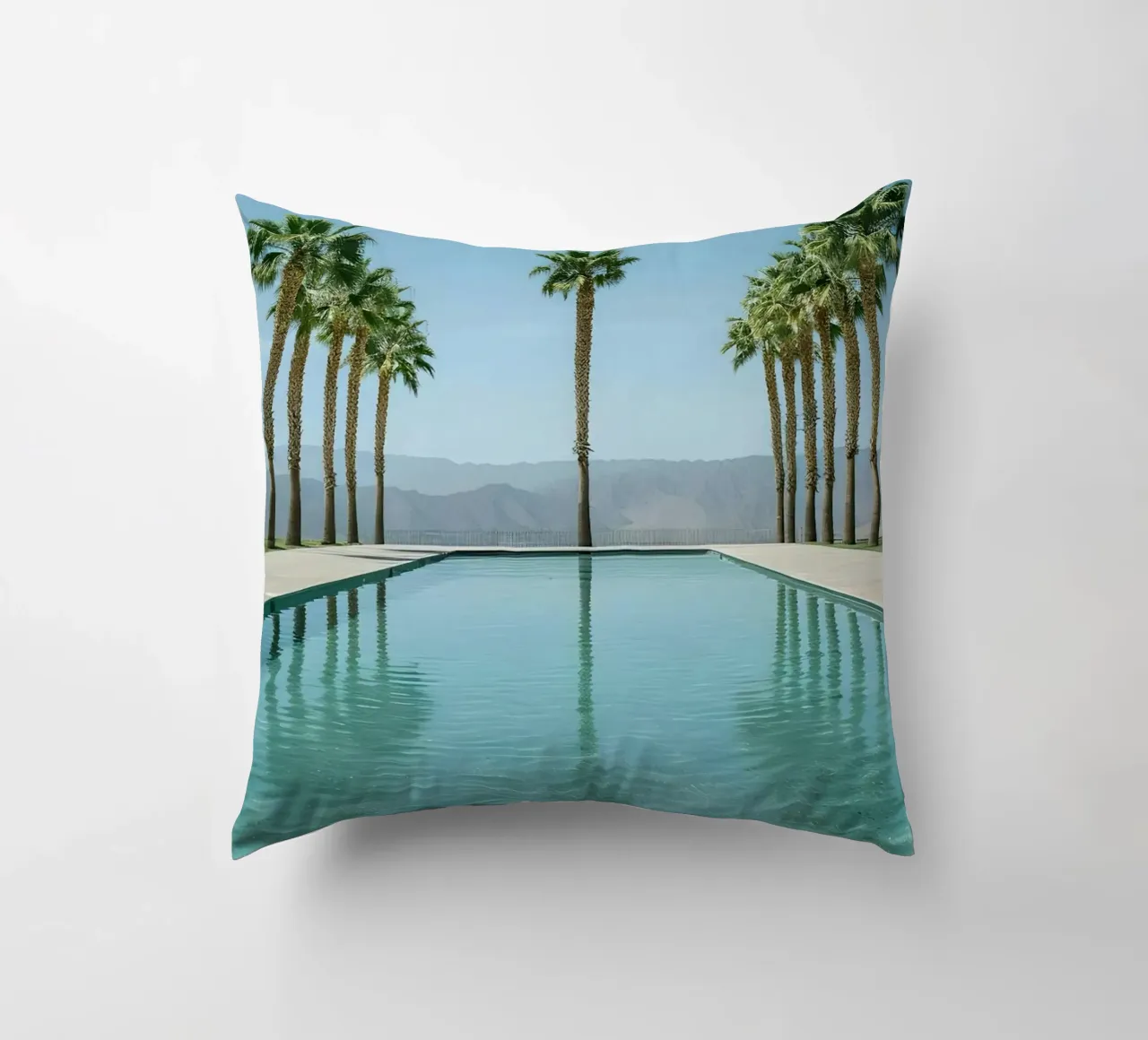 Palm Trees In The Pool cuscino da Leonard Barreiro