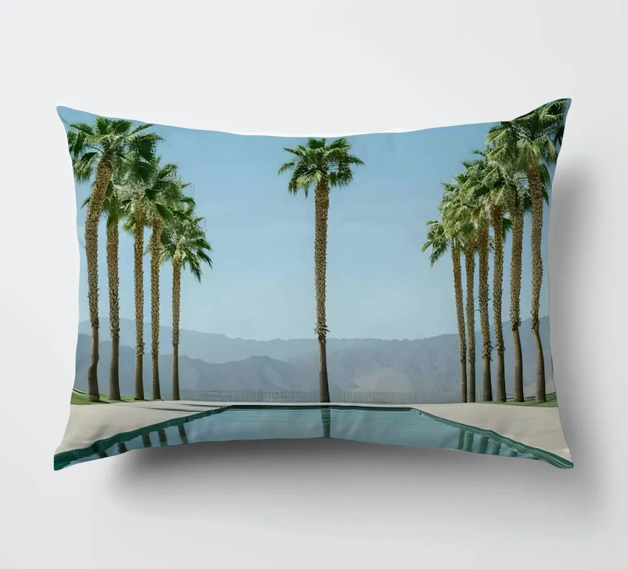 Palm Trees In The Pool cuscino da Leonard Barreiro