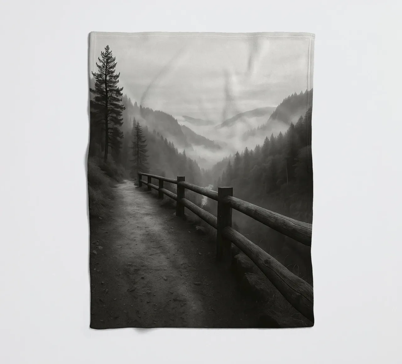 strada sull'orlo di una scogliera nella foresta ph in bianco e nero coperta in pile da roosses