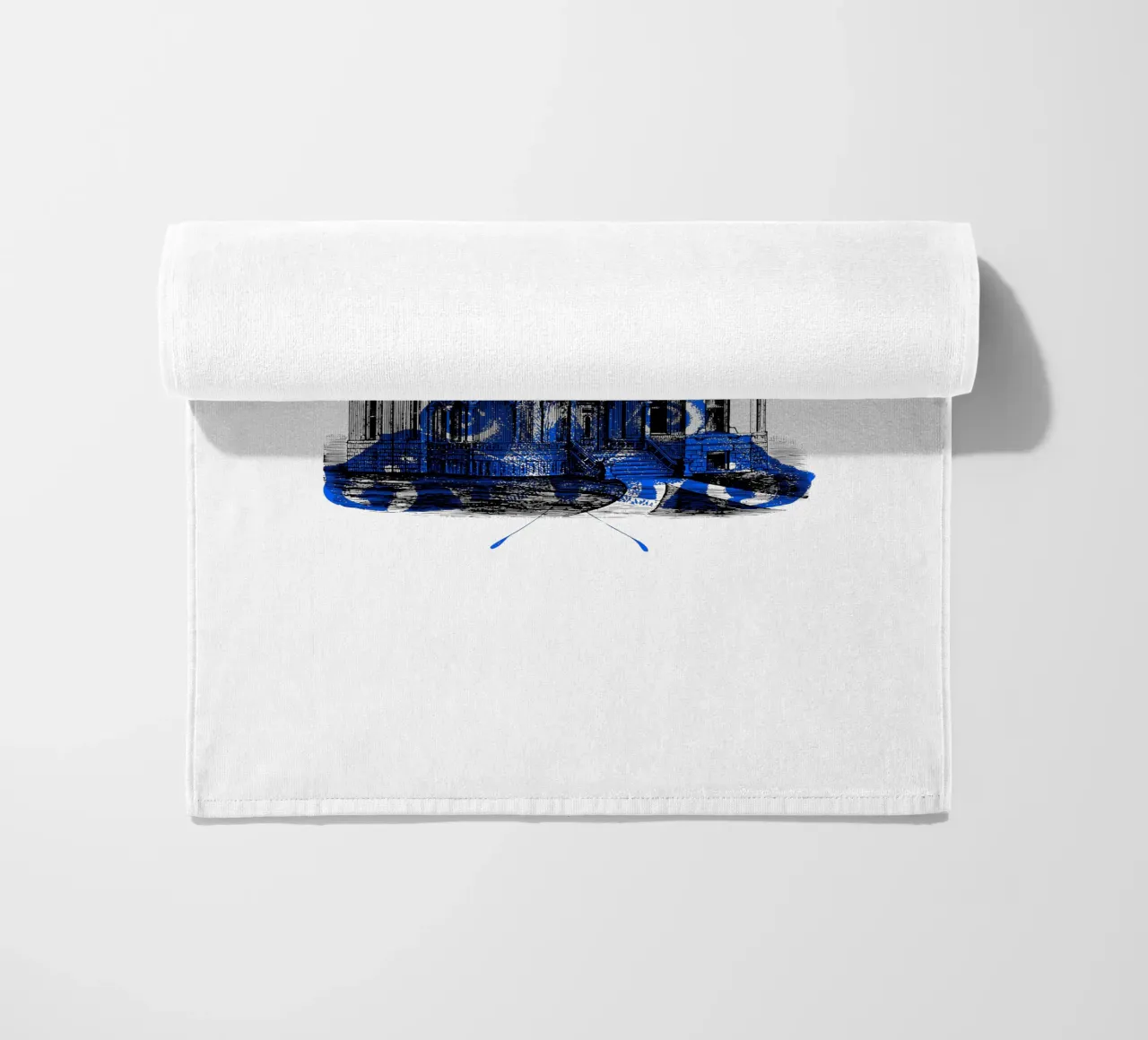 Vecchia casa e farfalla blu telo mare da morphinaeblue