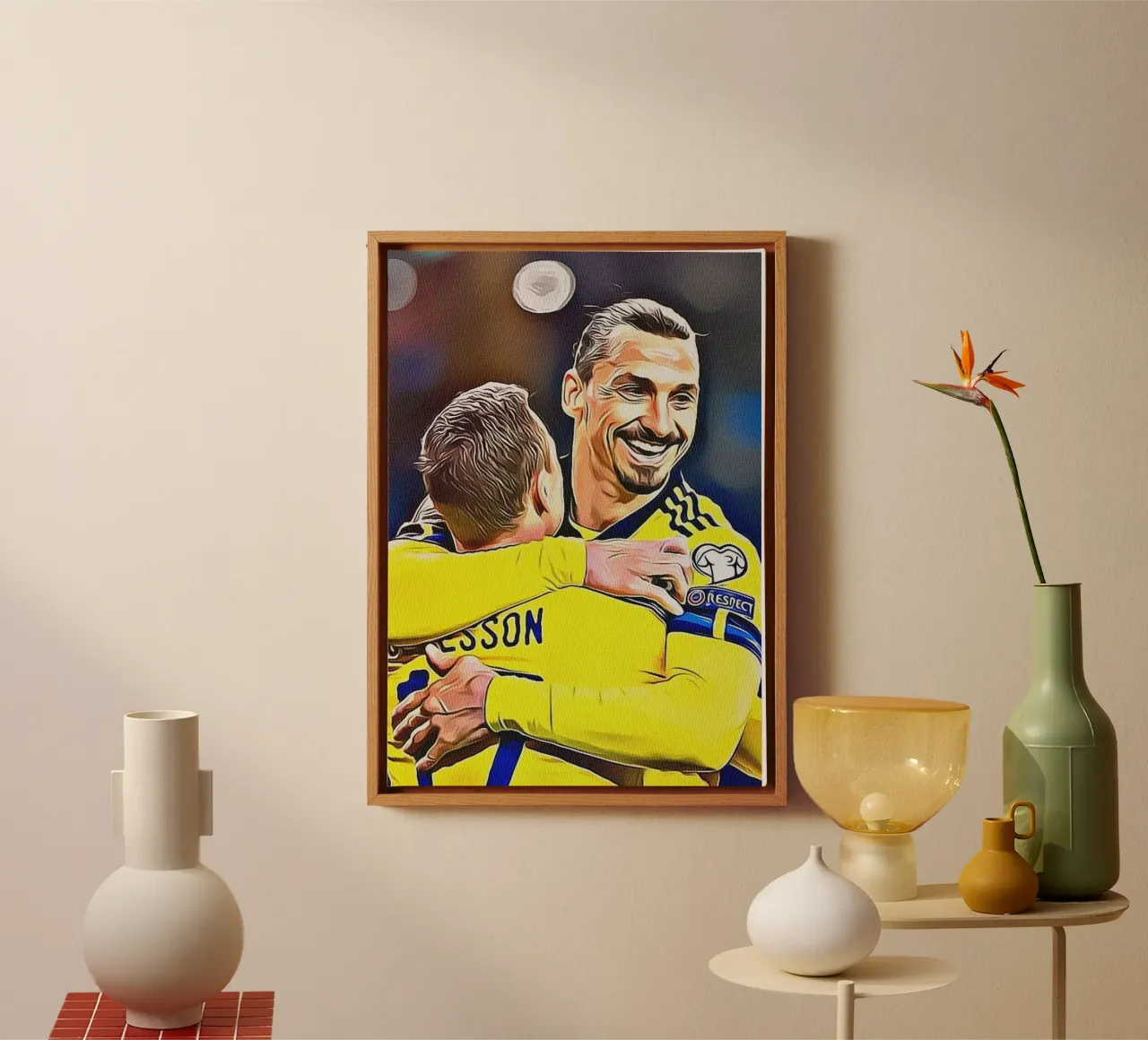 Zlatan Ibrahimović Celebrazione della squadra abbraccia la maglia gialla Po tela con Cornice a cassetta da ArdanART