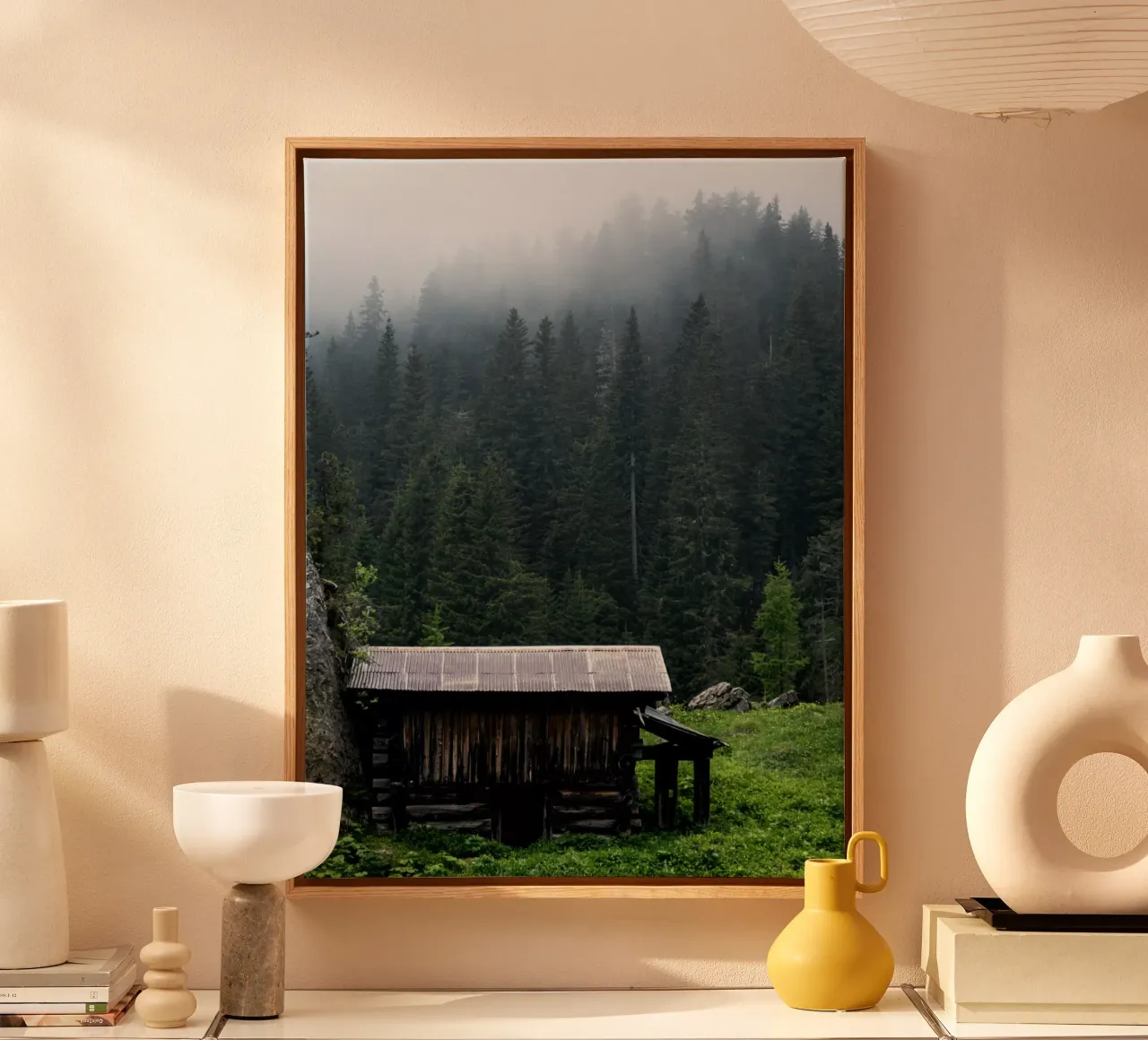 montagne nebbiose con casa in legno tela con Cornice a cassetta da karijn_landscapes
