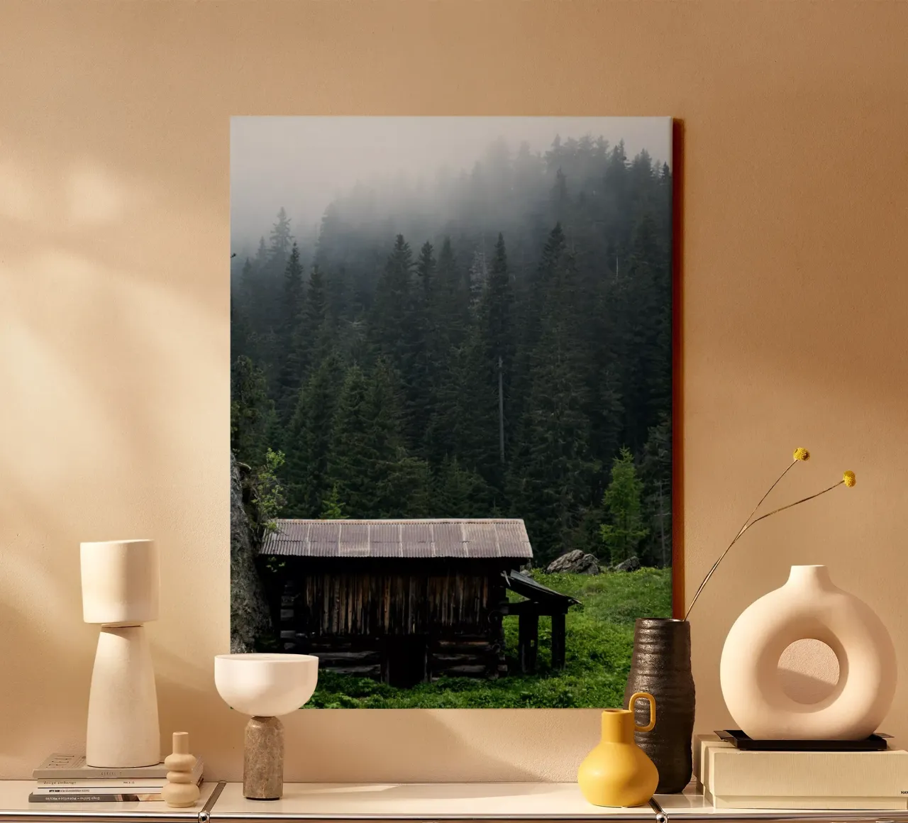 montagne nebbiose con casa in legno tela con Cornice a cassetta da karijn_landscapes
