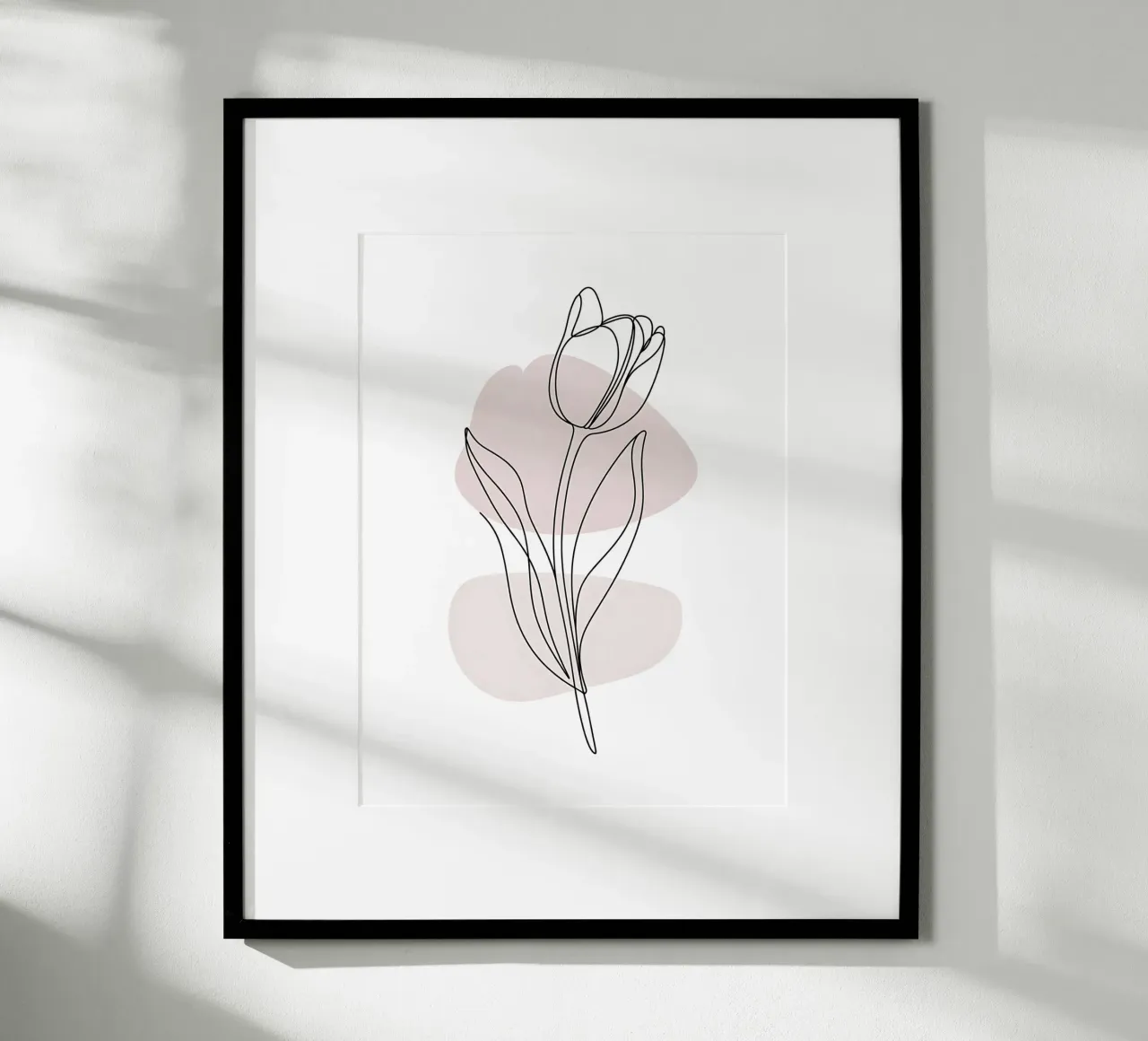 Tulipano moderno dalla linea continua e dalle forme rosa nude poster con telaio in plastica da Plain Thoughts