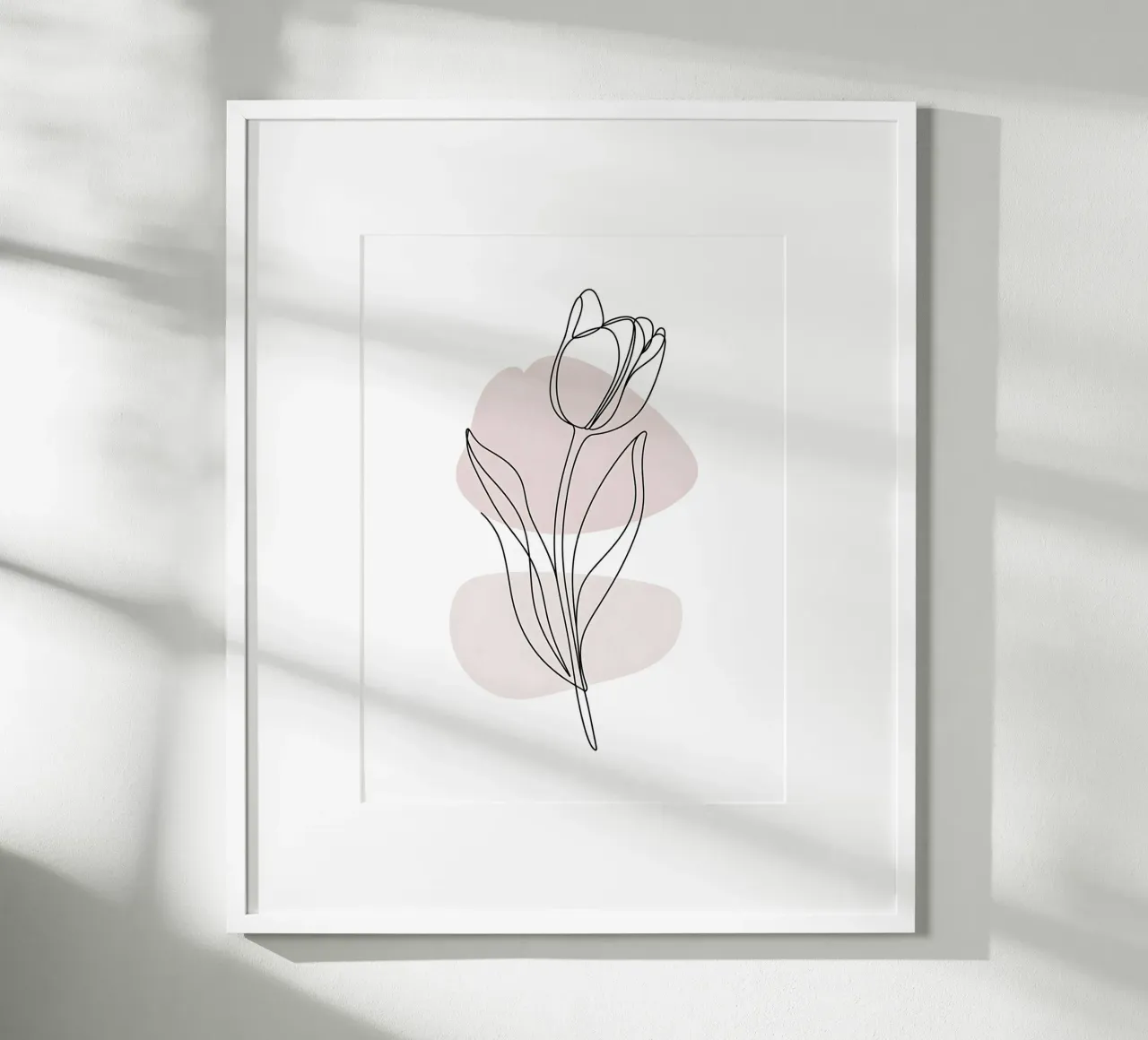 Tulipano moderno dalla linea continua e dalle forme rosa nude poster con telaio in plastica da Plain Thoughts